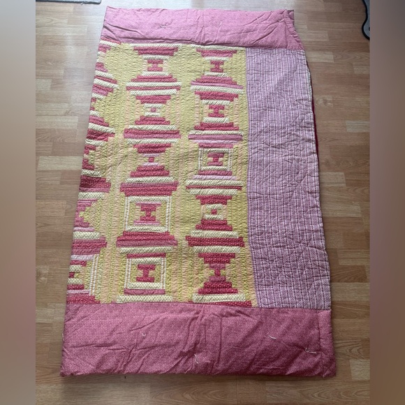 1930s Antique Handmade Log Cabin Quilt 78x65 - Picture 4 of 7